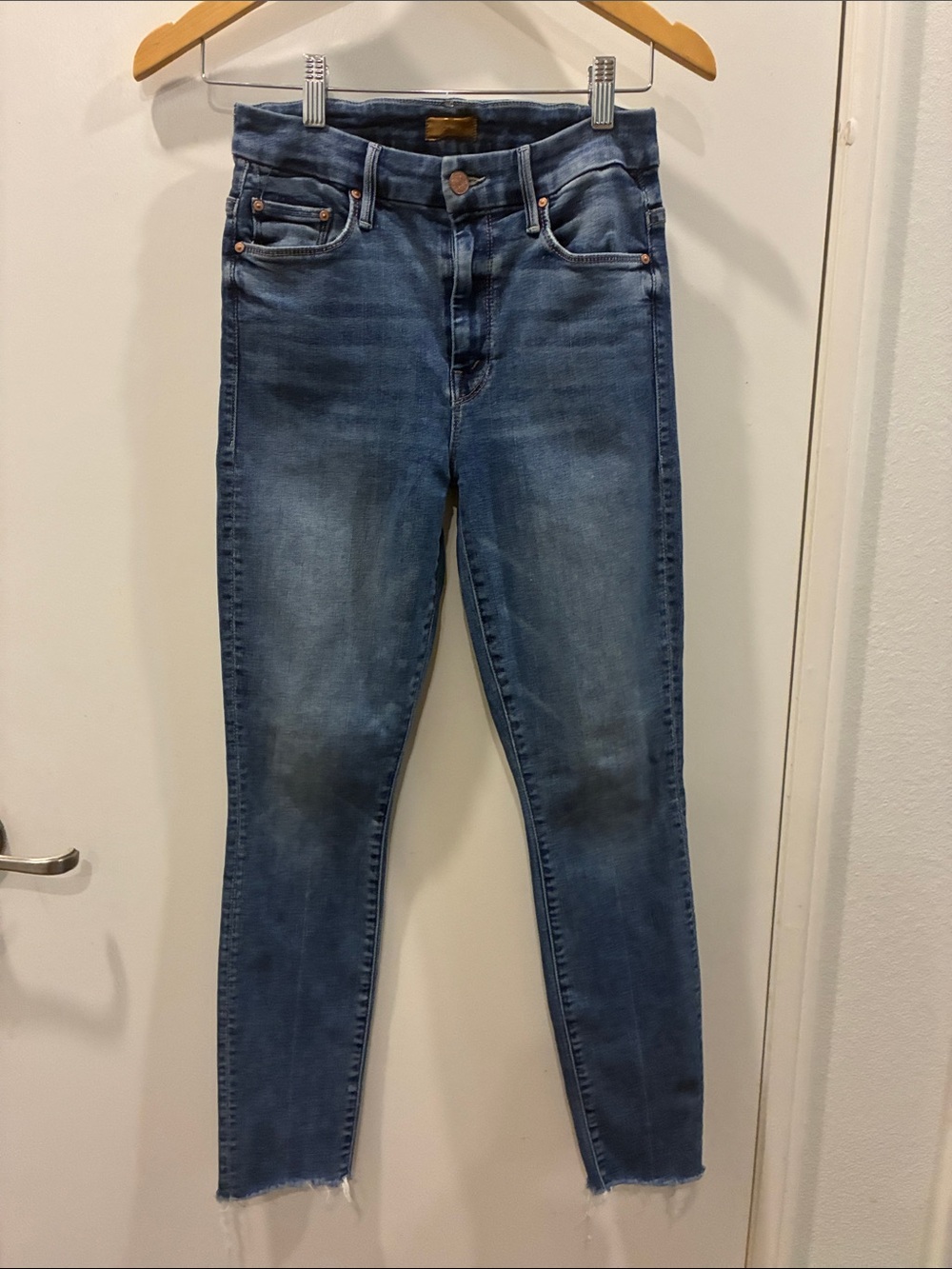 MOTHER Skinny Jeans in Medium Blue Wash